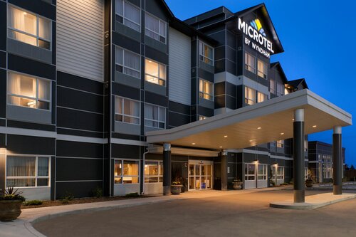 Внешний вид отеля Microtel Inn & Suites by Wyndham Lloydminster в Ллойдминстере, фото 3