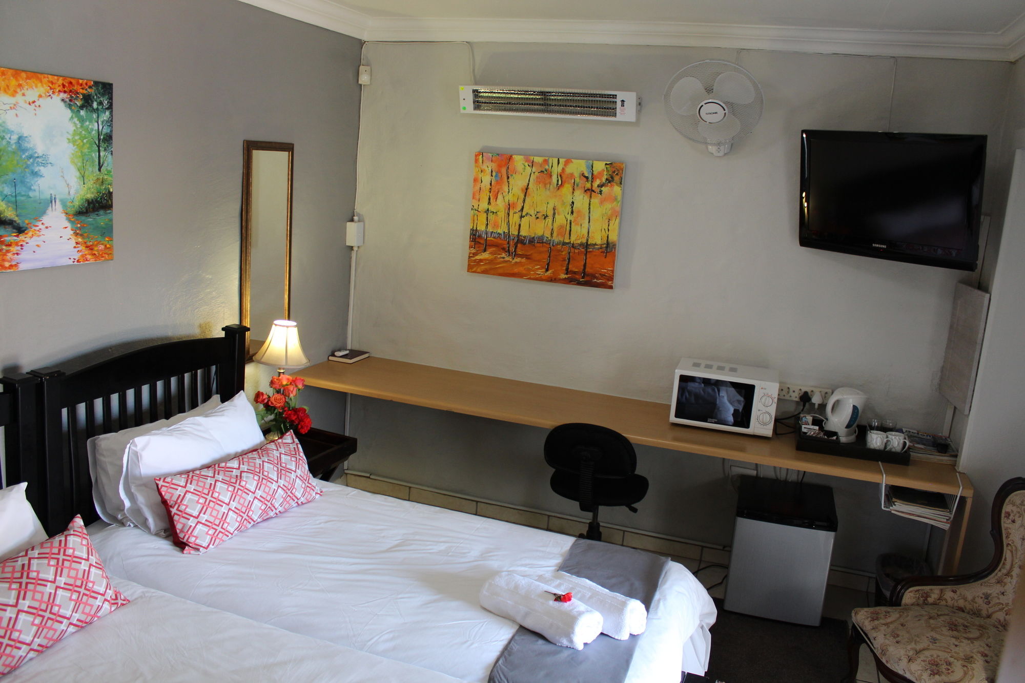 Фото 3Liebeloft Guest House