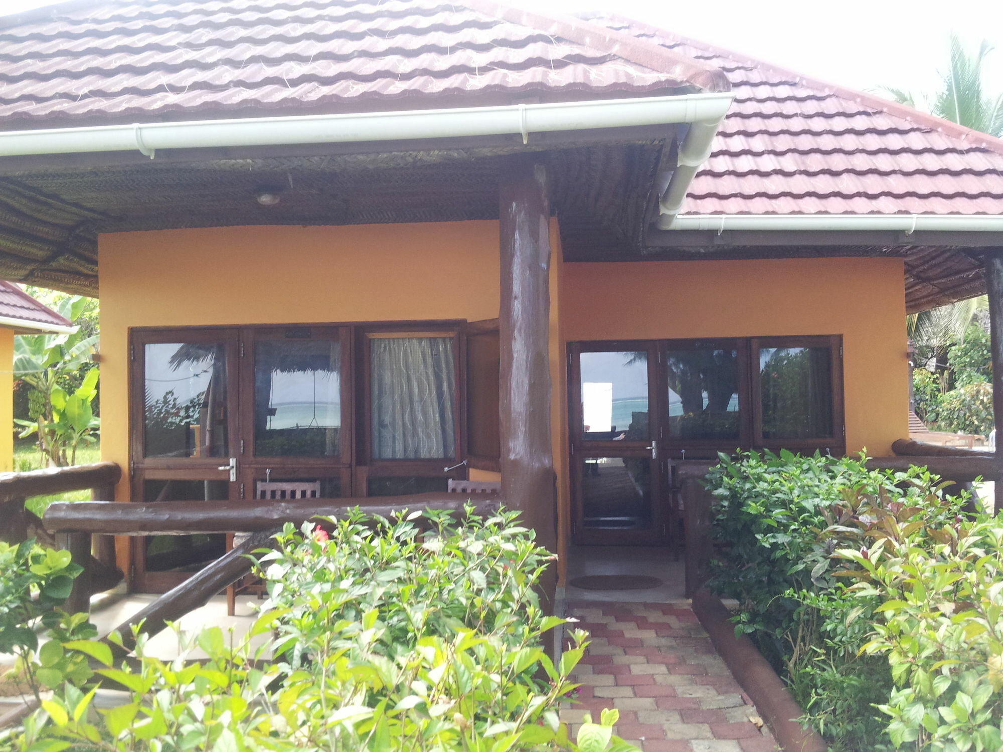 Фото Mnarani Beach Cottages