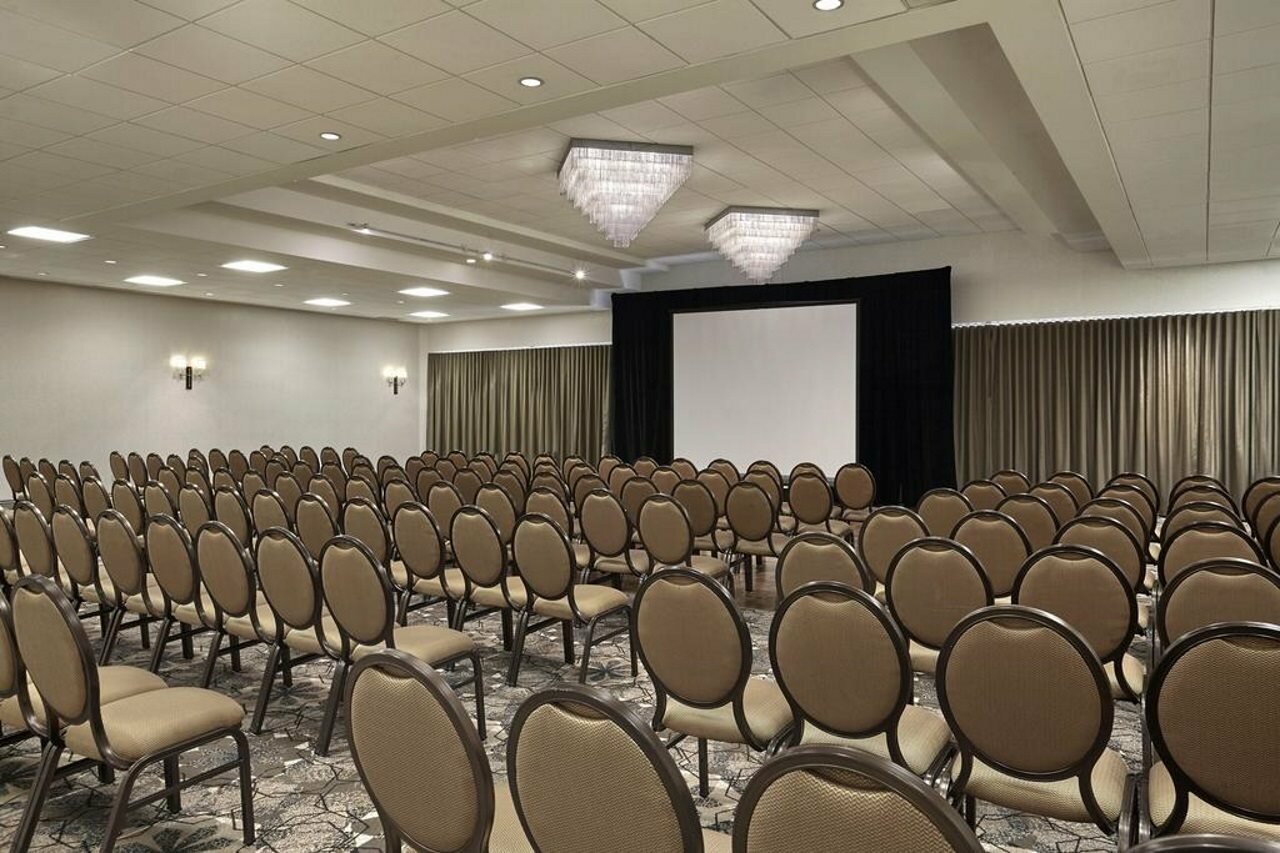 Фото Sheraton Vancouver Guildford Hotel