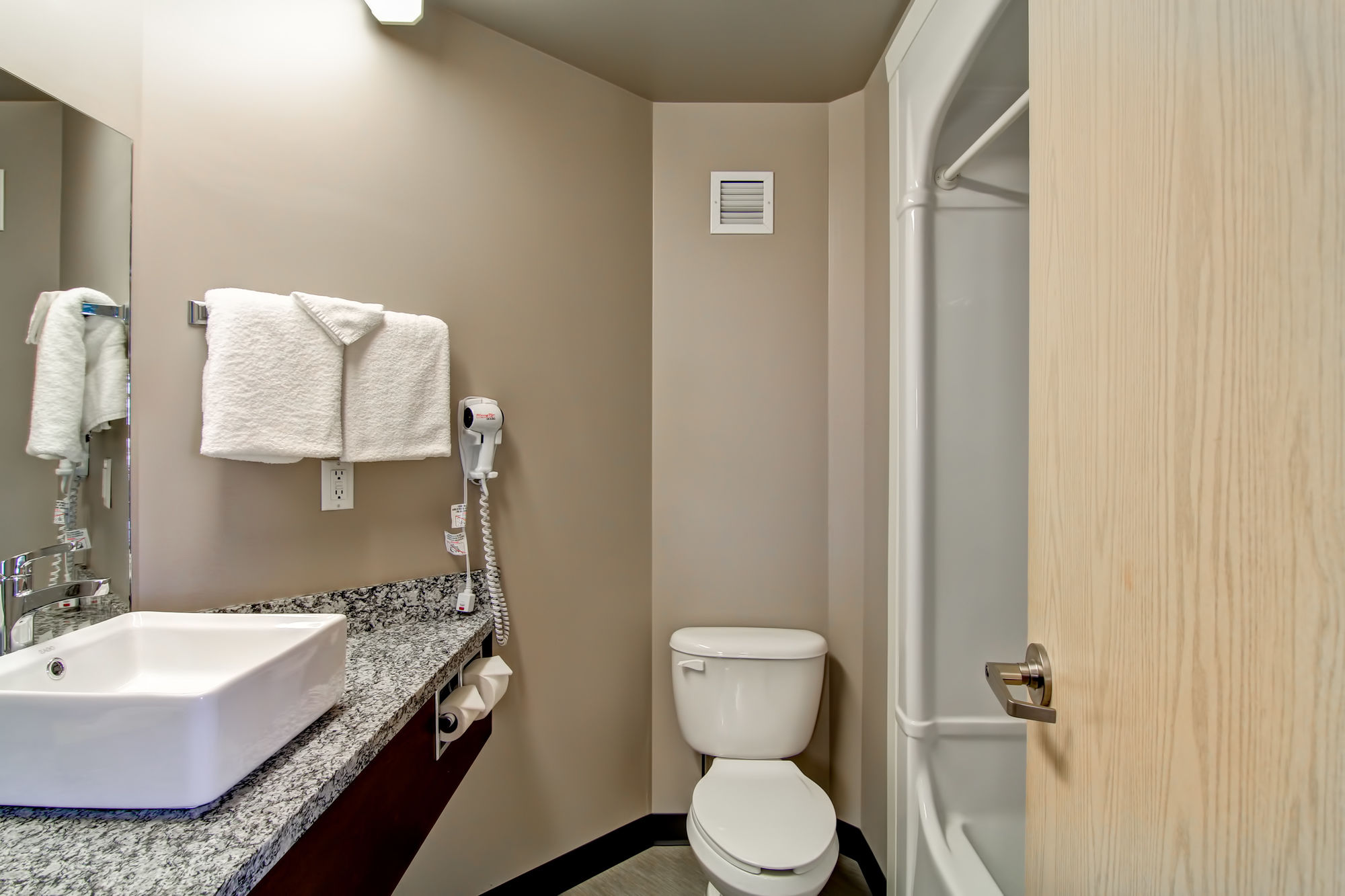 Фото Home Inn Express Medicine Hat