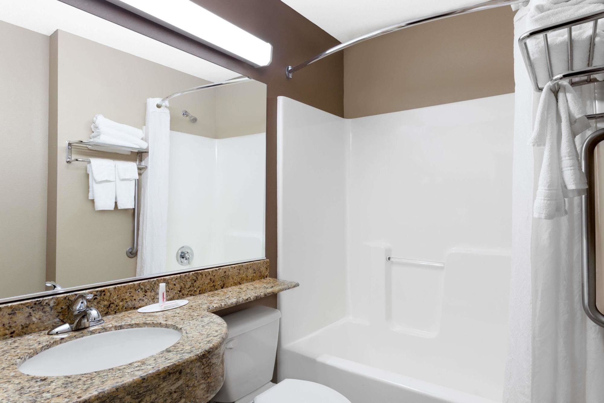 Фото Microtel Inn & Suites by Wyndham Columbia/At Fort Jackson