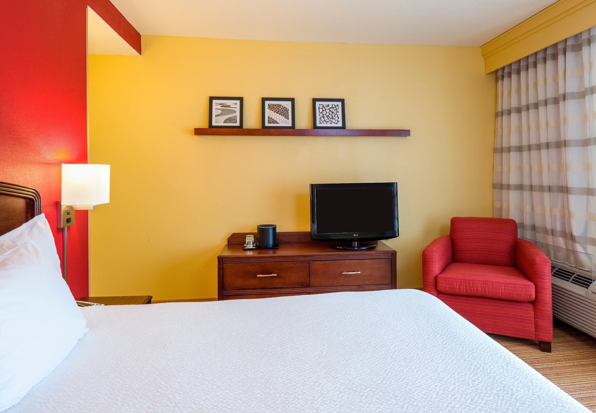 Фото Courtyard by Marriott Wilmington Brandywine