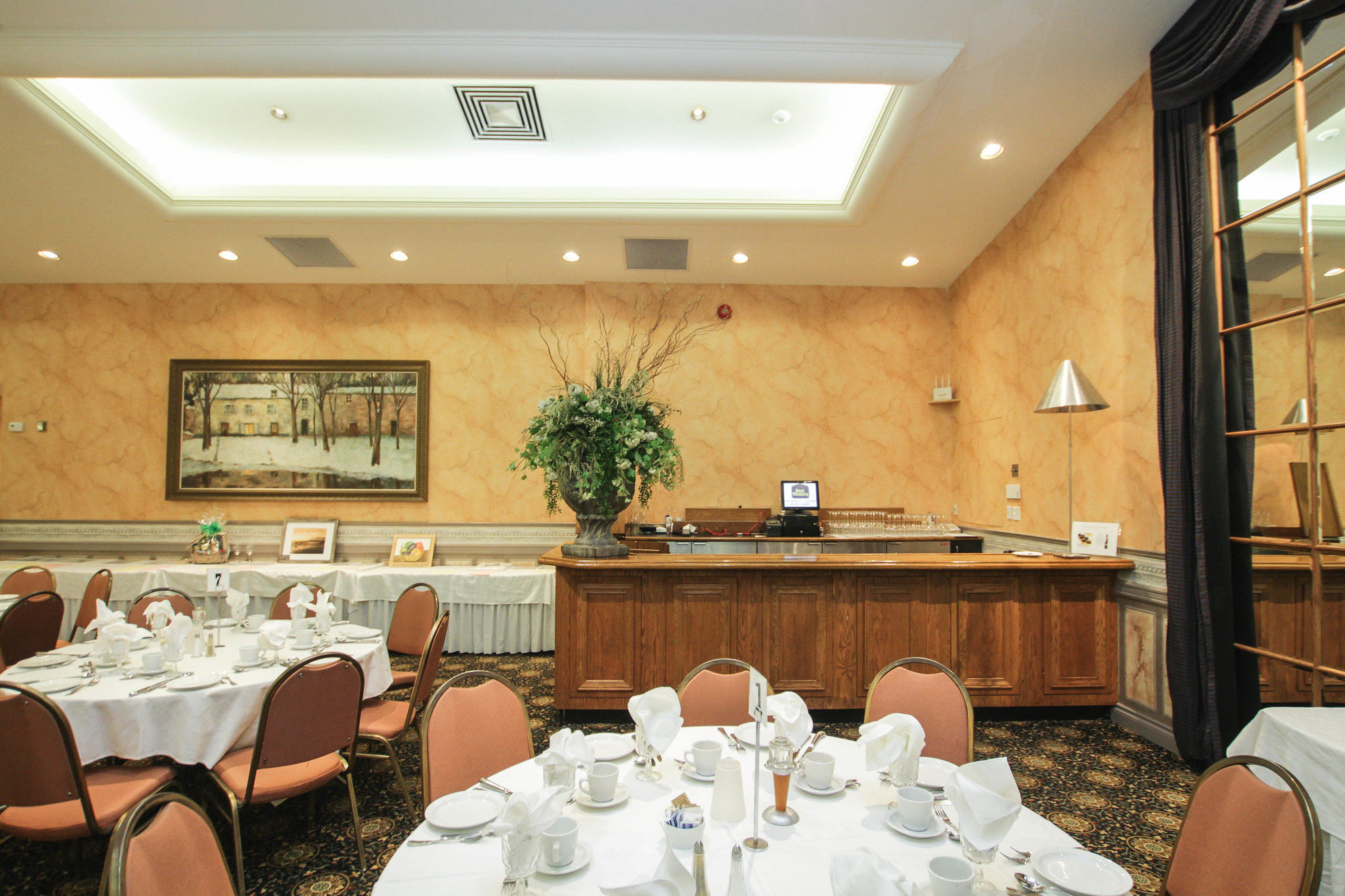 Фото Best Western Parkway Inn & Conference Centre