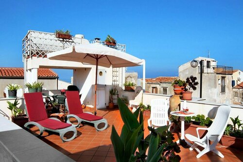 Внешний вид отеля Hotel La Giara в Чефалù, фото 1