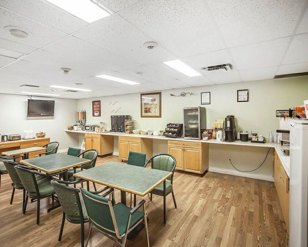 Фото Econo Lodge & Suites Hinton