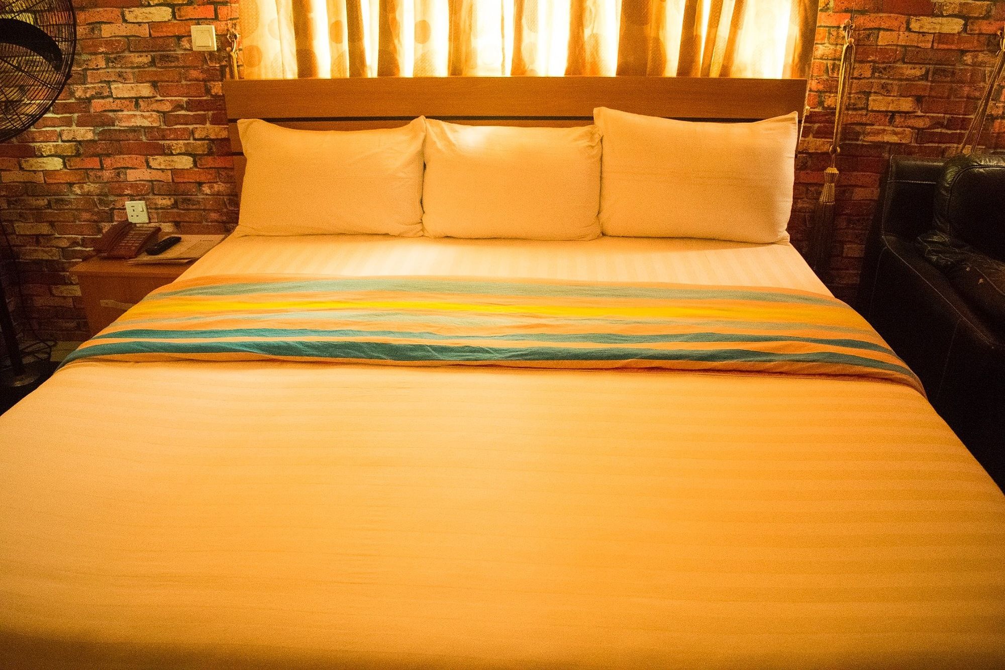 Фото Crestview Hotel & Suites
