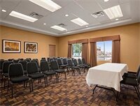 Фото Days Inn & Suites by Wyndham Winnipeg Airport Manitoba