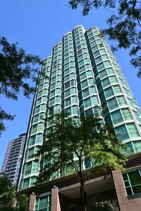 Гостиница Rosedale on Robson Suite Hotel