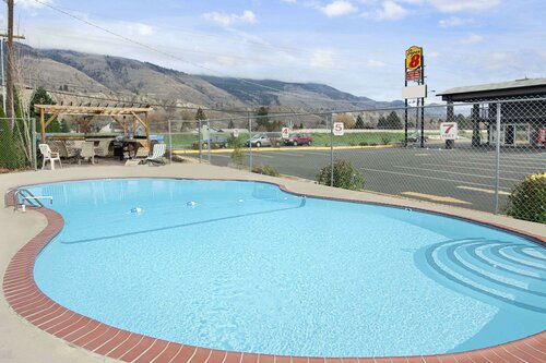 Гостиница Super 8 Kamloops East