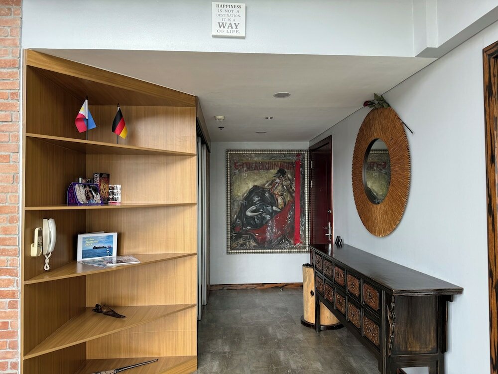 Фото Three bedroom with Balcony in Makati