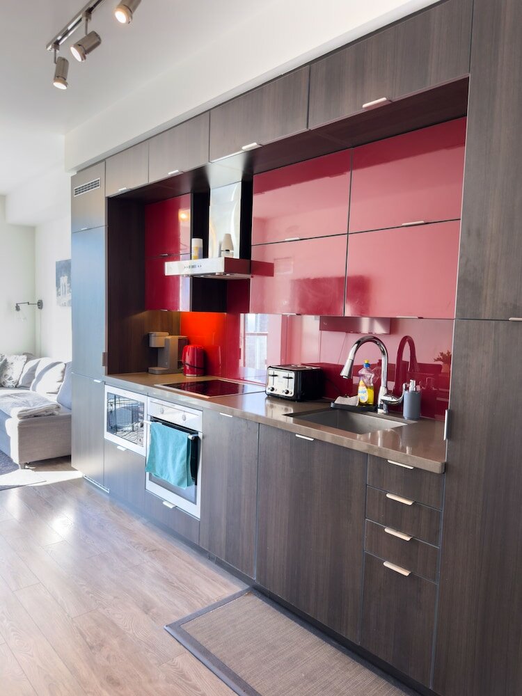 Фото Luxury Suite by Cn Tower & Free Parking