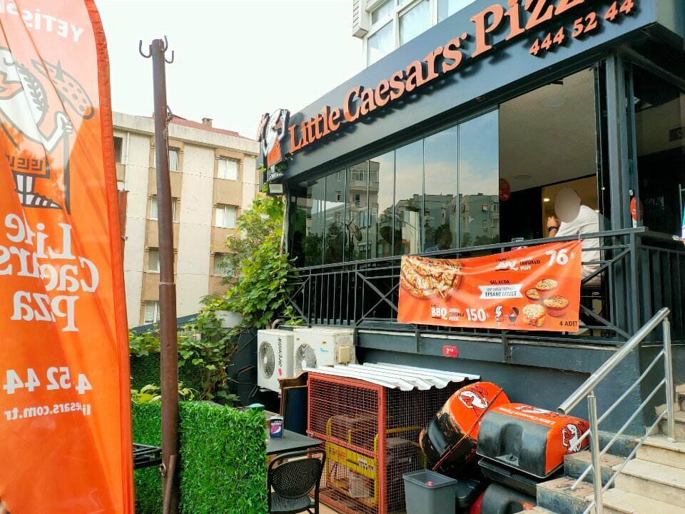 محل صنع البيتزا Little Caesars Acibadem Subesi ، اسطنبول، صورة