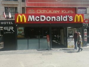 McDonald's (Ankara Province, Cankaya District, Karanfil Street, 31A), comida rápida