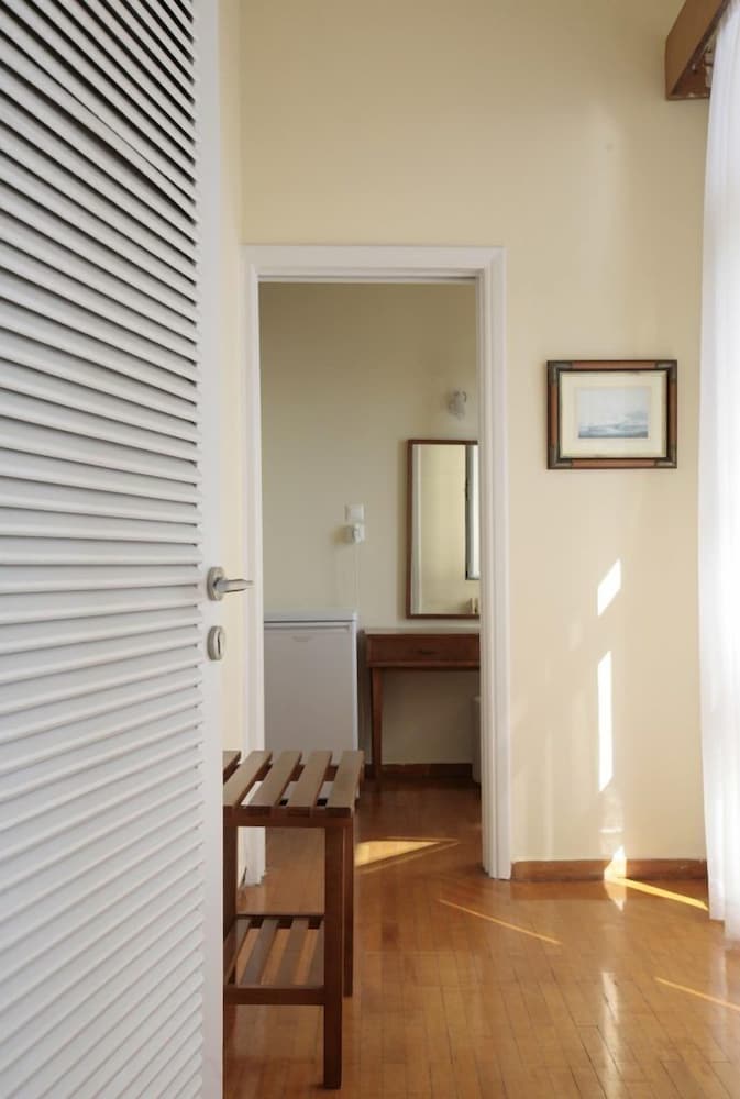 Фото Hotel Theoxenia Loutraki