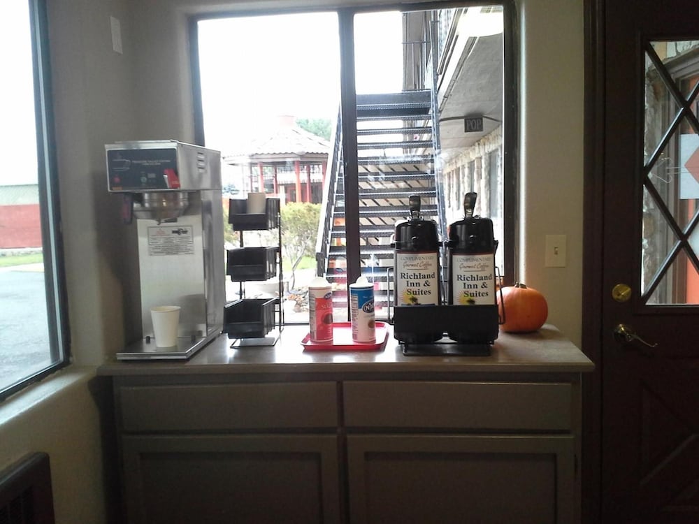 Фото Richland Inn and Suites