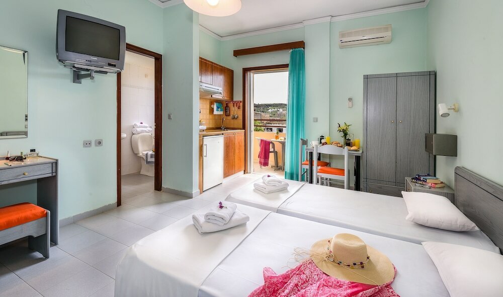 Фото Louladakis Apartments