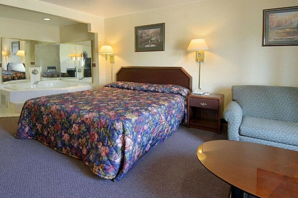 Фото Brentwood Inn & Suites