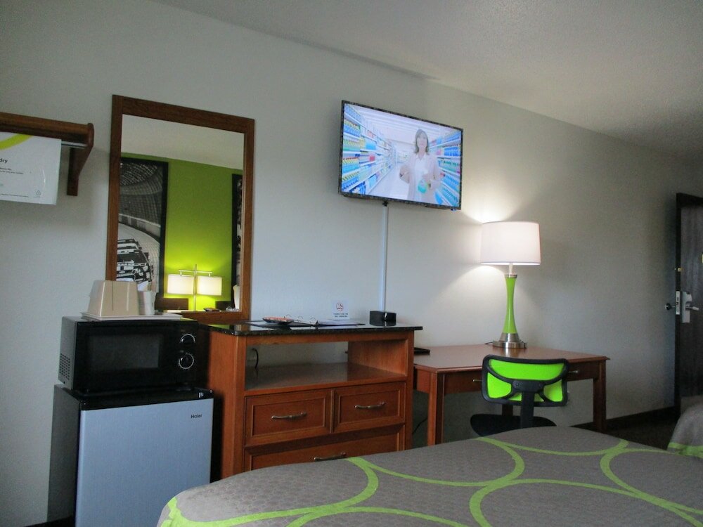 Фото Super 8 by Wyndham Franklin