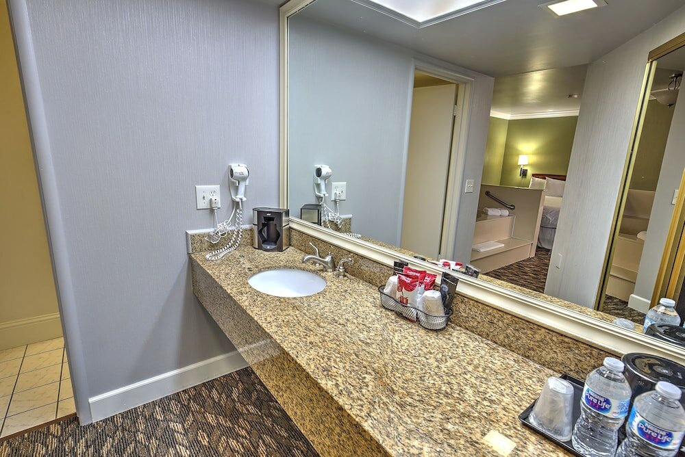 Фото Bonanza Inn & Suites