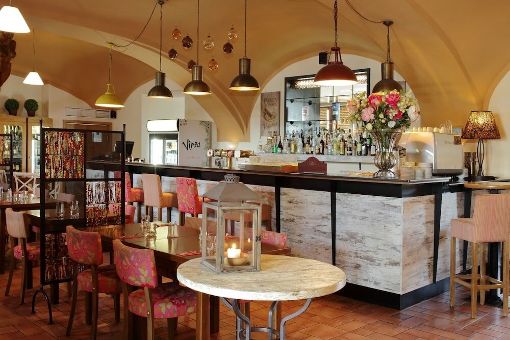 Фото Hotel Chvalska Tvrz