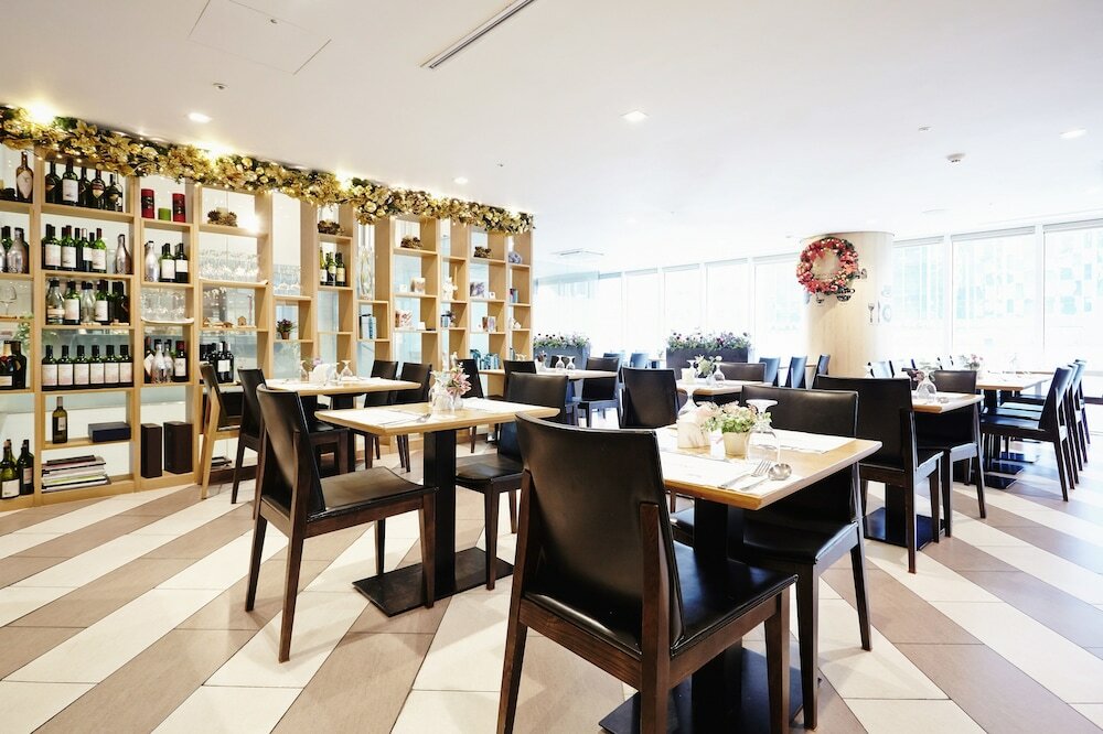 Фото Days Hotel by Wyndham Seoul Myeongdong