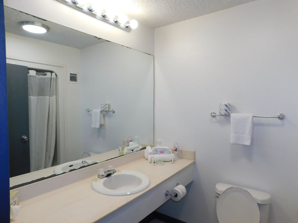 Фото Ramada by Wyndham New Orleans