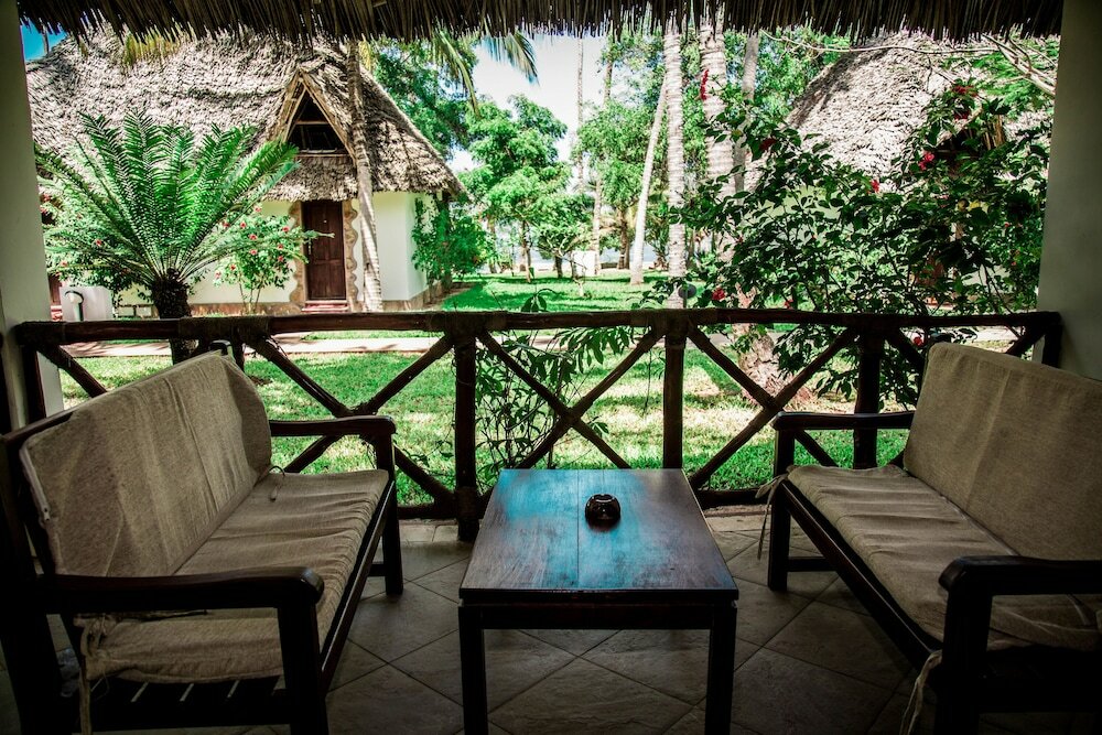 Фото Uroa Bay Beach Resort