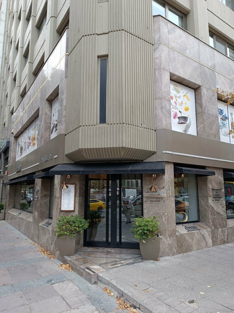 الحلويات Divan Pastanesi Kızılay ، أنقرة، صورة