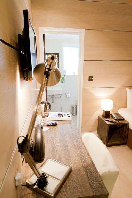 Фото The Wesley Euston