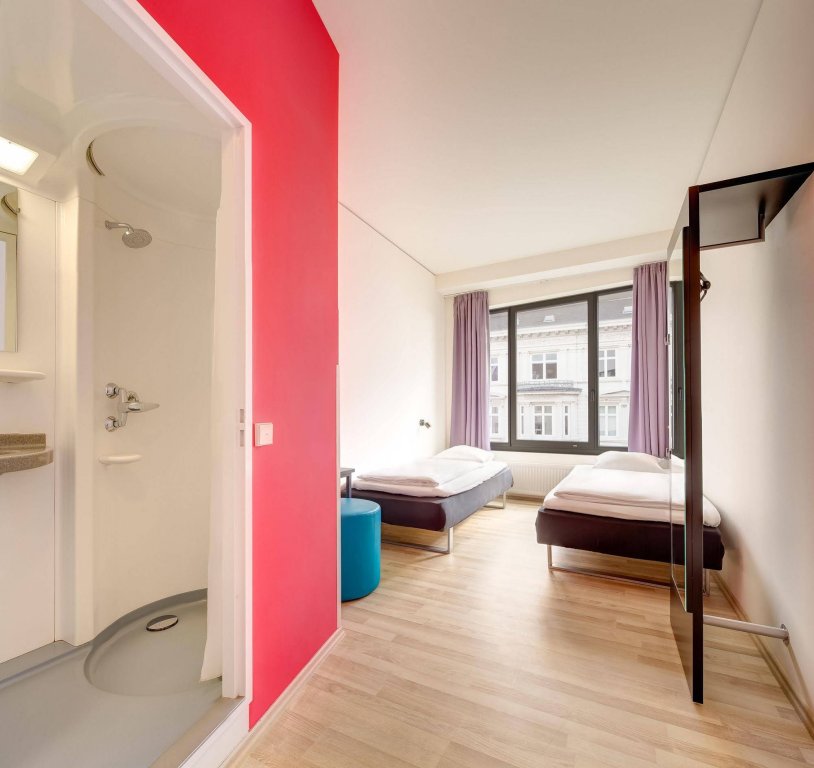 Фото Generator Hamburg