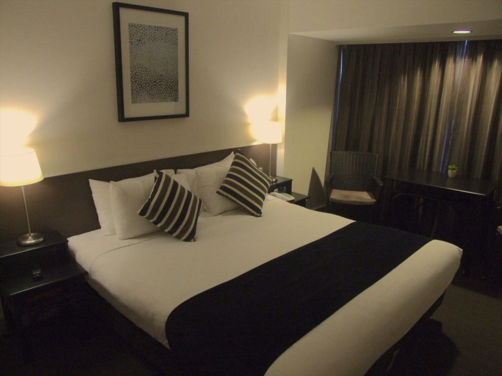 Фото Nightcap at Hotel Victor