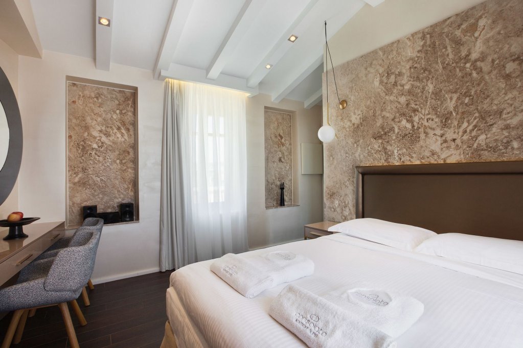 Фото Consolato Boutique