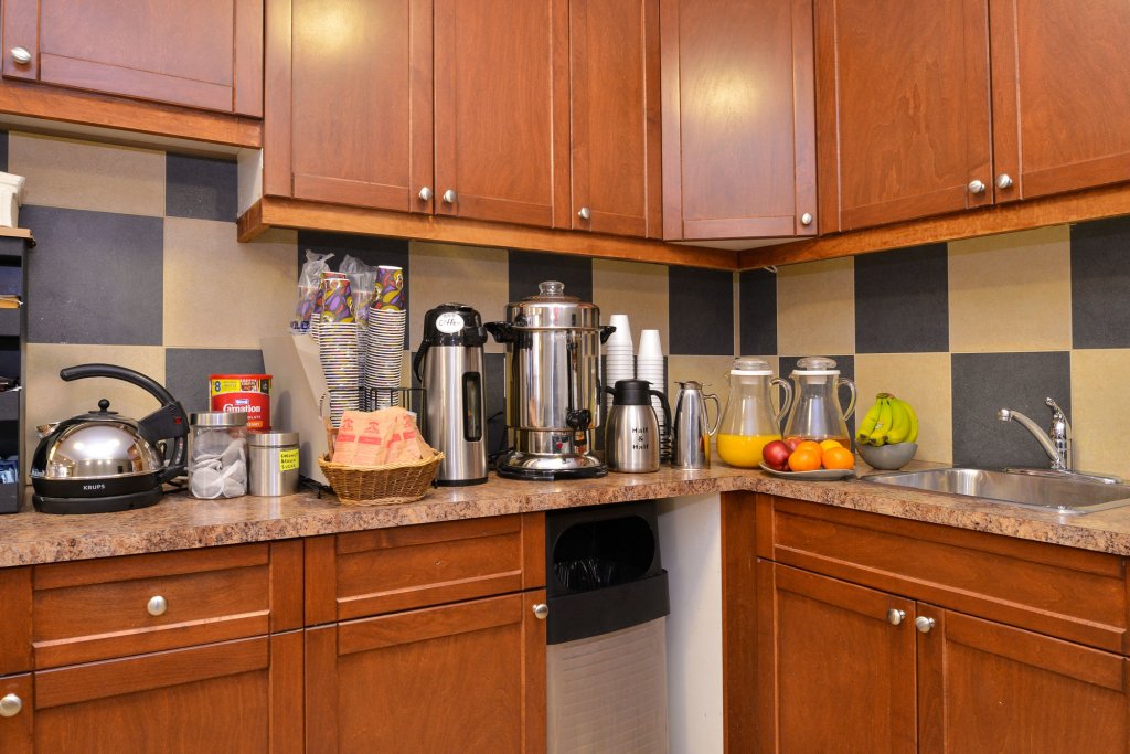 Фото Econo Lodge Inn & Suites