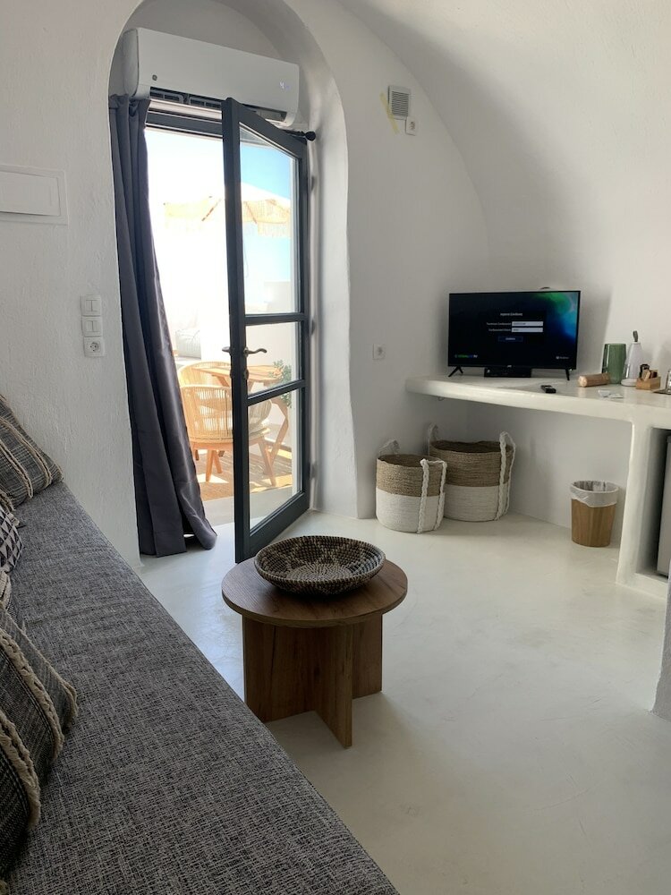 Фото White Curves