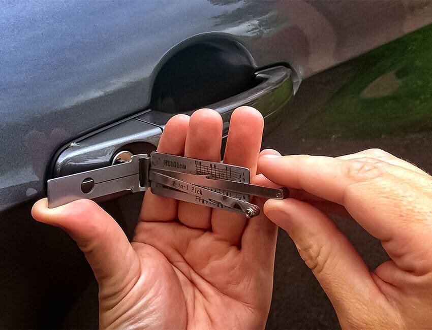 Locks installation, repair, opening Аварийщик, Peterhof, photo