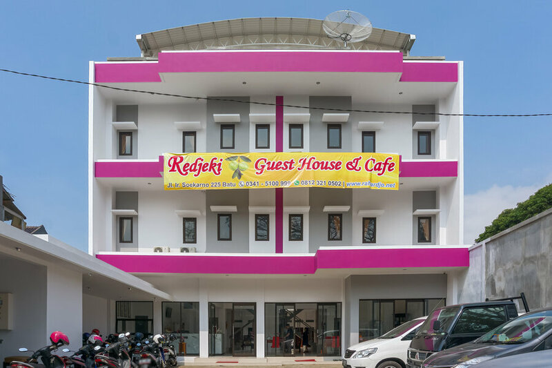 Гостиница RedDoorz near Jawa Timur Park 3