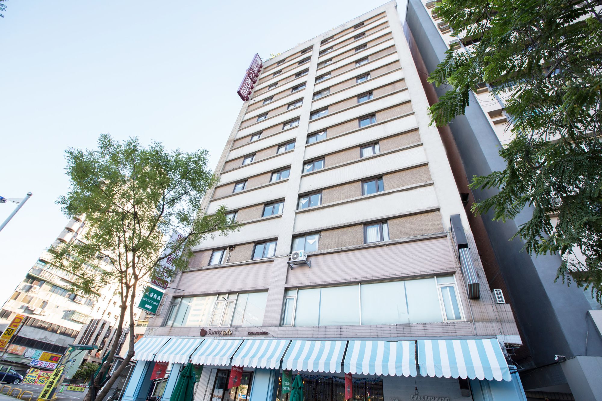 Фото отеля 2