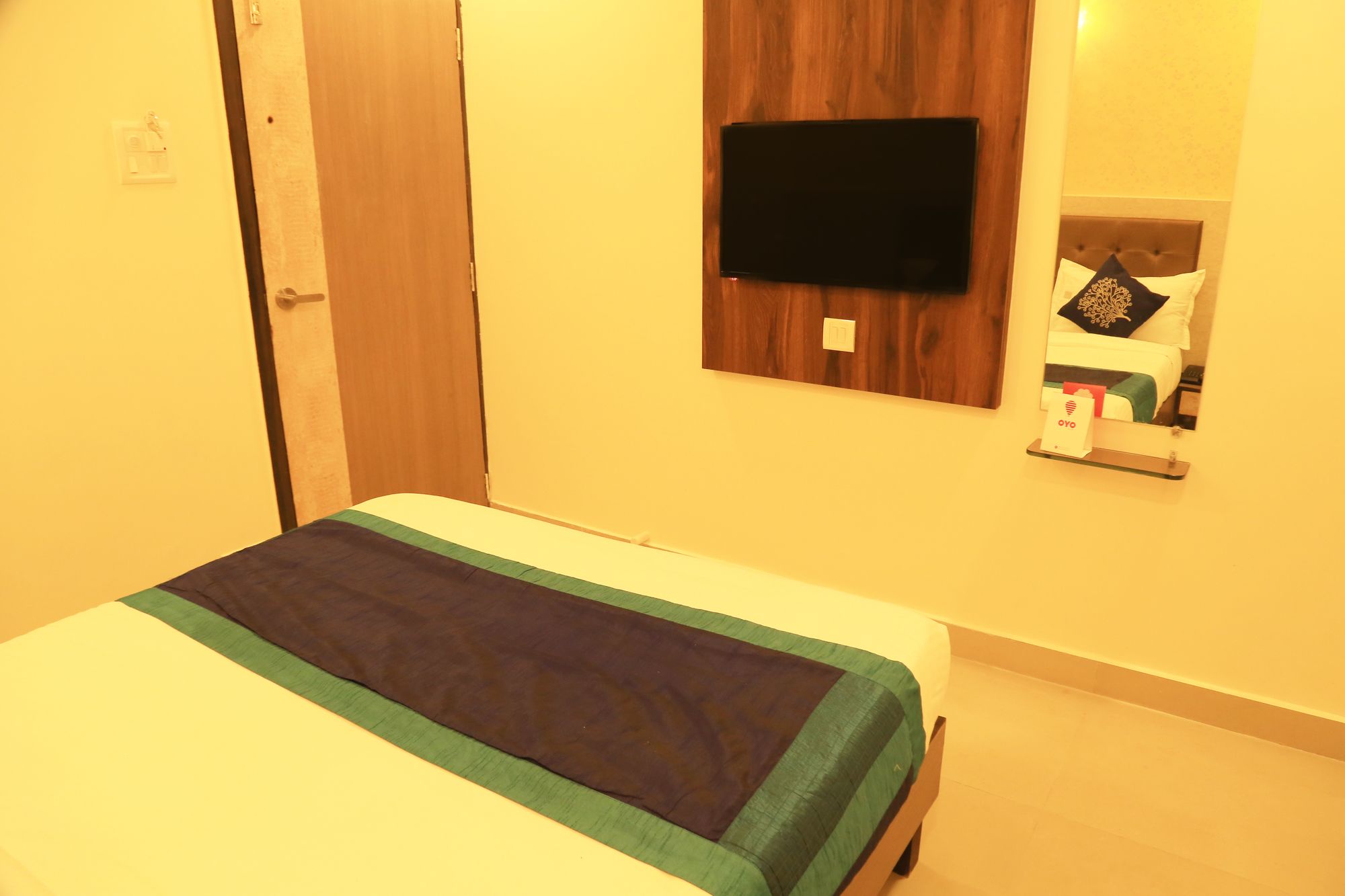 Фото Oyo 8678 Hotel Golden Nest