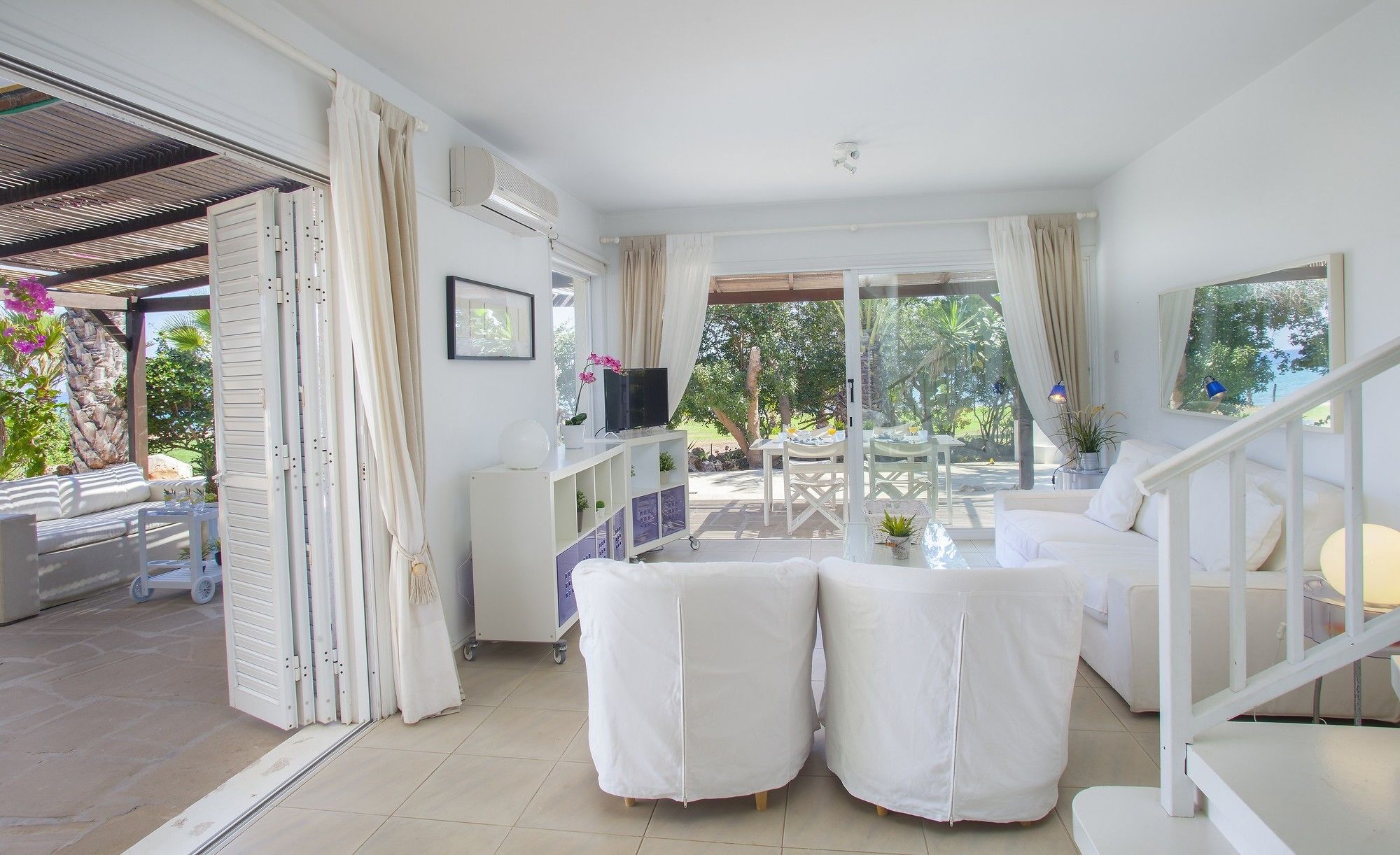 Фото Napa Beachfront Villa