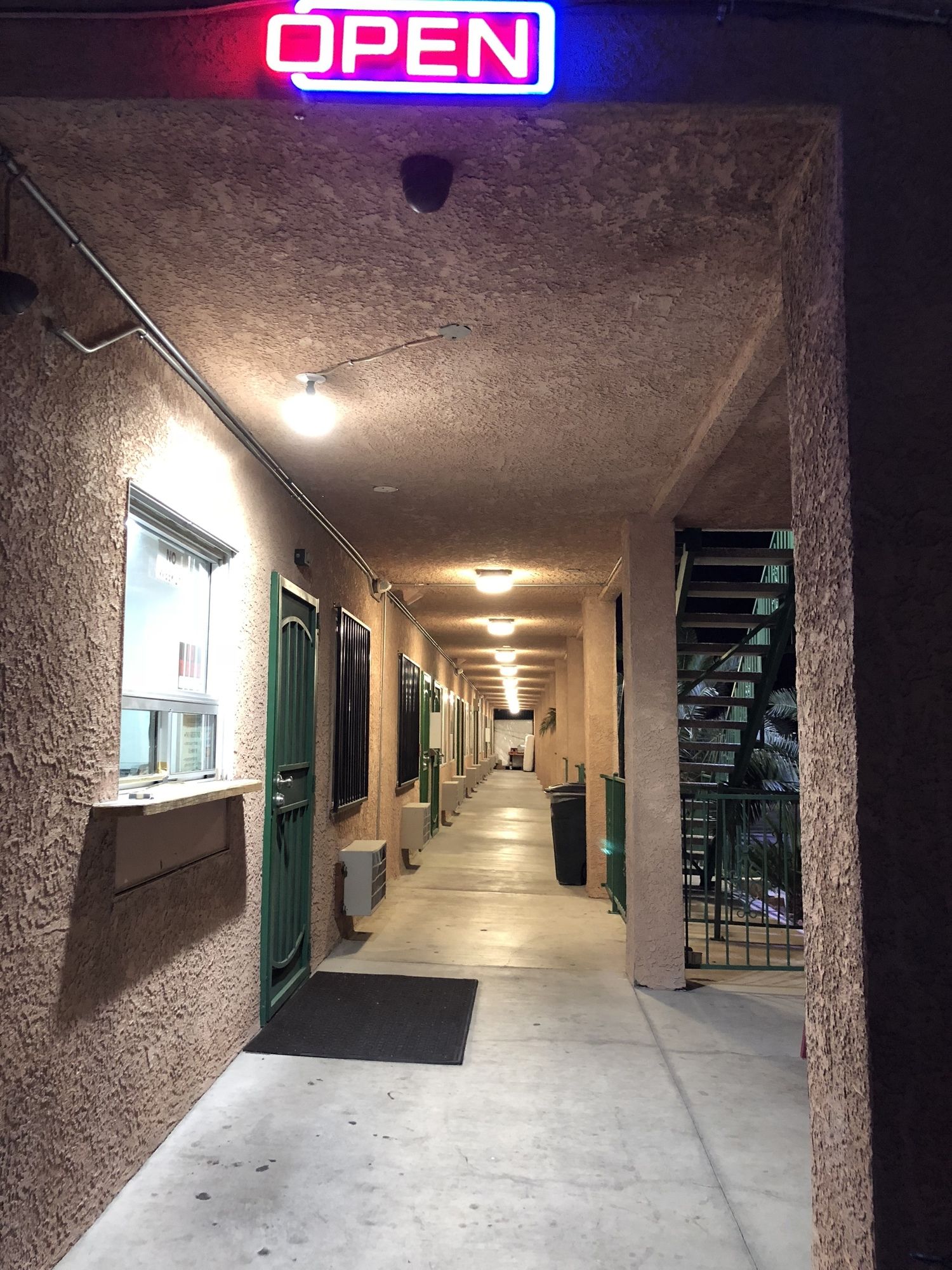 Фото Crown Motel