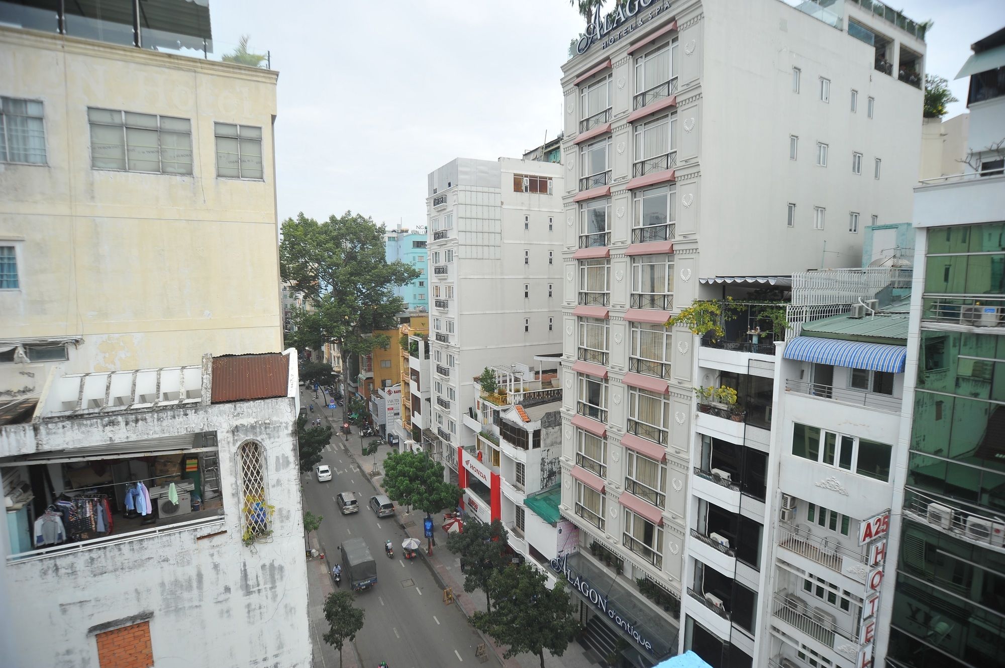 Фото Holiday Hotel