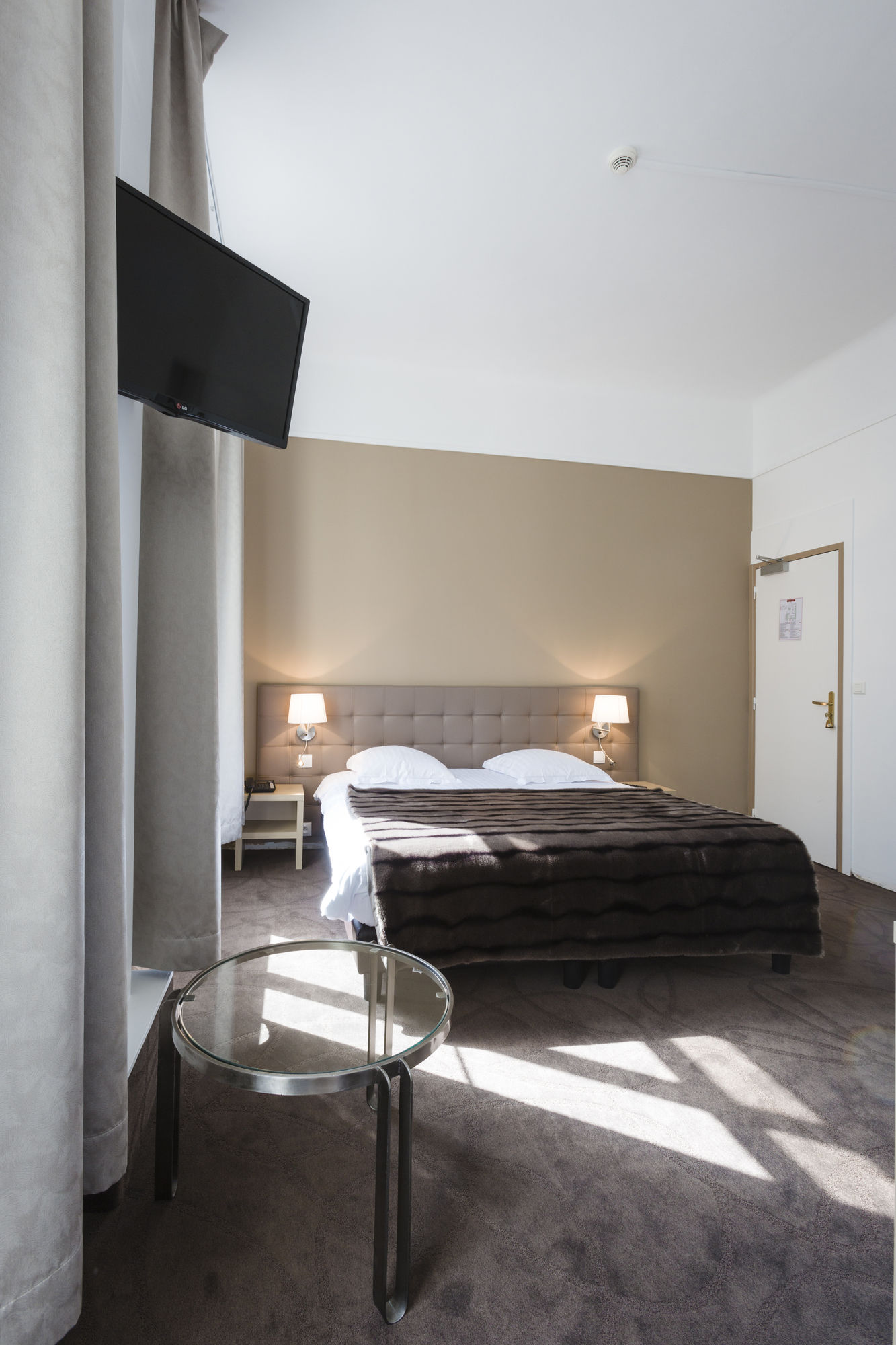 Фото Hôtel Le Saint Louis