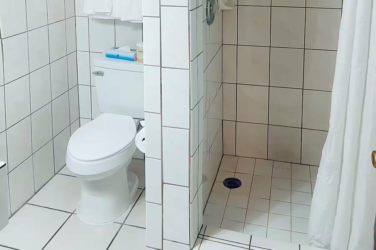 Фото Oceanside Inn & Suites, a Days Inn by Wyndham