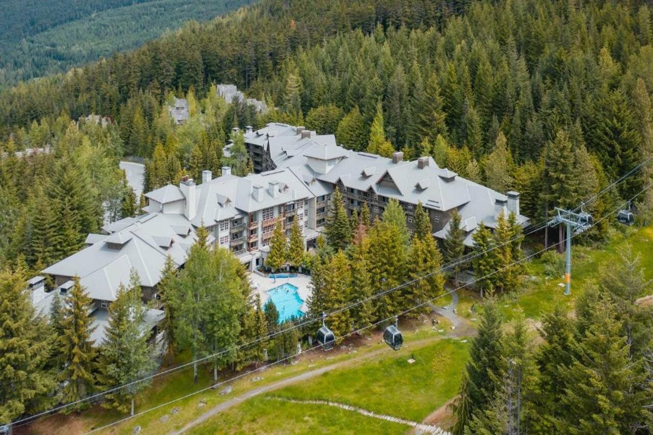 Фото Blackcomb Springs Suites by Clique