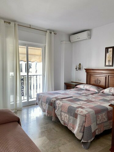 Гостиница Hostal Dianes в Нерха