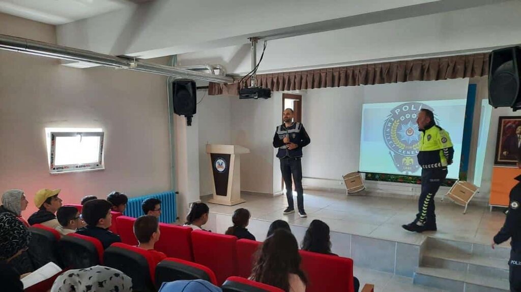 School Sarayduzu Imam Hatip Middle School, Sarayduzu, photo