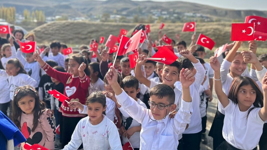 School Agcasar Middle School, Koprukoy, photo