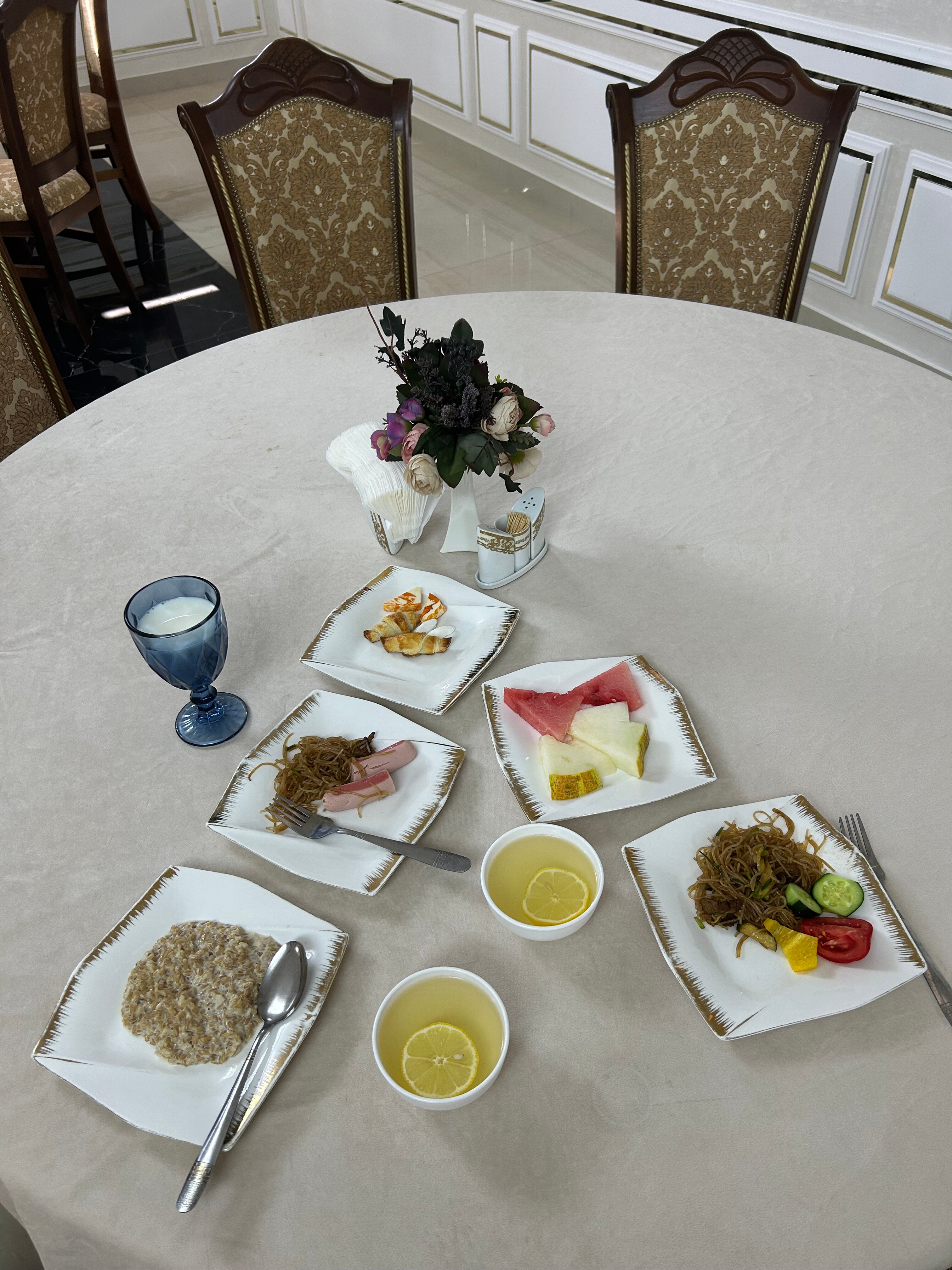 Фото Kok Saroy Plaza Hotel