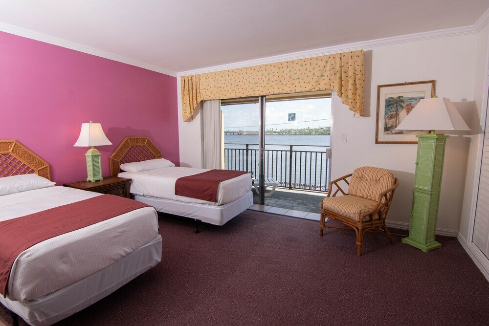 Фото Palm Beach Waterfront Suites